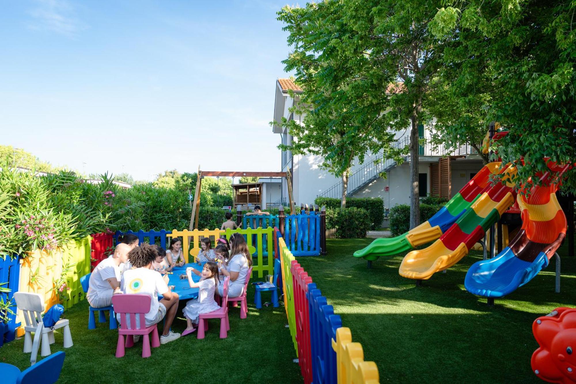 Club Del Sole Stork Family Collection Hotel Giulianova Exterior foto